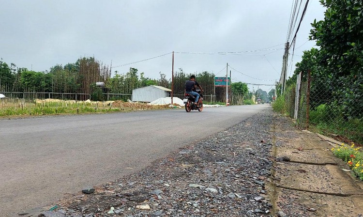 Tuyến đường nội đồng xã Quảng Tiến (huyện Trảng Bom, tỉnh Đồng Nai) sau khi Nhà thầu sửa chữa các đoạn hư hỏng. Ảnh: Ngọc Tuấn