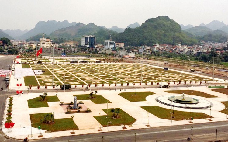 Dự án Tạo mặt bằng khu trung tâm hành chính và quảng trường tỉnh Sơn La có tổng mức đầu tư hơn 120 tỷ đồng, đã được hoàn thành và đưa vào sử dụng hơn 2 năm. Ảnh: VOV