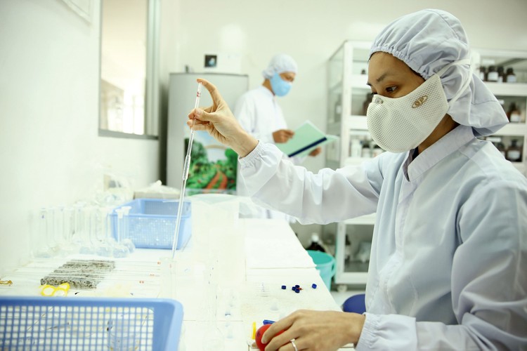 Nghị quyết của Bộ Chính trị đưa ra mục tiêu đến năm 2030, Việt Nam là 1 trong 10 quốc gia hàng đầu châu Á về sản xuất và dịch vụ thông minh công nghệ sinh học. Ảnh: Lê Tiên
