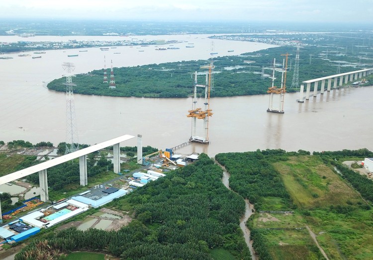 Dự án cao tốc Bến Lức - Long Thành có tổng chiều dài 57,8 km, đi qua địa bàn tỉnh Long An, TP.HCM và Đồng Nai, được phê duyệt đầu tư từ tháng 10/2010. Ảnh: Song Lê