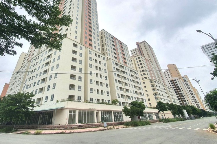 3.790 căn hộ tái định cư thuộc khu 38,4 ha phường Bình Khánh (TP. Thủ Đức) bị bỏ hoang từ năm 2015. Ảnh: Lê Toàn