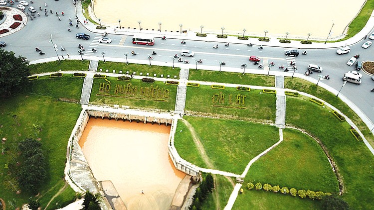 Một số dự án tại Lâm Đồng “đội” vốn do chi phí giải phóng mặt bằng tăng mạnh cộng với yếu tố trượt giá do biến động thị trường. Ảnh minh họa: Lê Tiên