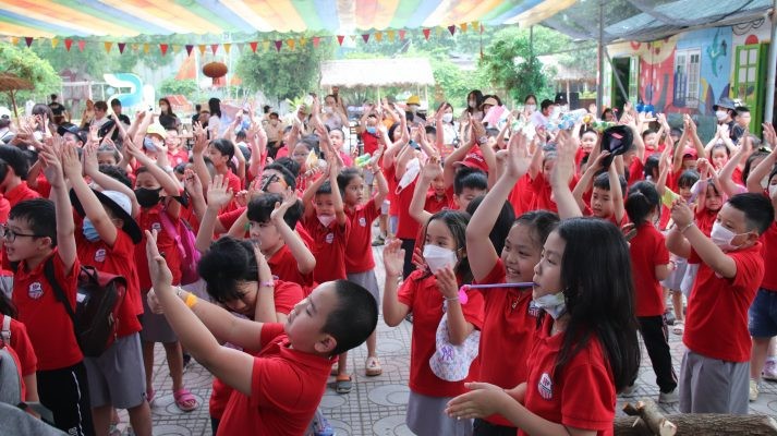 Trẻ em tham gia trại hè của Trí Việt