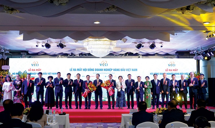 Cộng đồng doanh nghiệp, doanh nhân sẽ tạo sức mạnh cho thương hiệu Việt hội nhập quốc tế, mở rộng liên kết hợp tác trên tinh thần cùng thành công, cùng thắng. Ảnh: Tuấn Ngọc