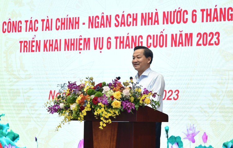 Phó Thủ tướng Chính phủ Lê Minh Khái phát biểu tại Hội nghị sơ kết công tác tài chính - ngân sách nhà nước 6 tháng đầu năm 2023 của Bộ Tài chính. Ảnh: Quang Thương