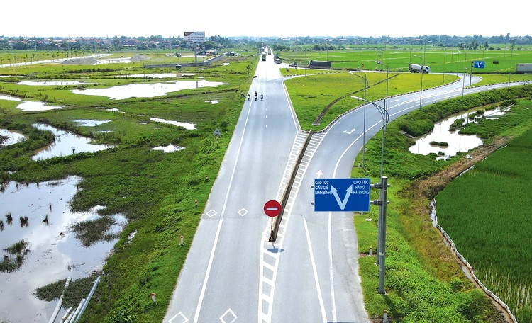 Dự án Đường nối cao tốc Hà Nội - Hải Phòng với cao tốc Cầu Giẽ - Ninh Bình giai đoạn 2 dự kiến kế hoạch vốn là 500 tỷ đồng nhưng thực tế giao 979 tỷ đồng. Ảnh minh họa: St