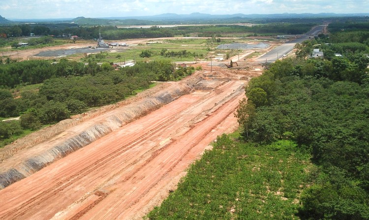 Nhu cầu vật liệu cho Dự án thành phần đoạn Chí Thạnh - Vân Phong gồm 5,5 triệu m3 đất đắp, đã trừ đất tận dụng; 1,73 triệu m3 cát; 0,92 triệu m3 đá. Ảnh minh họa: Tiên Giang