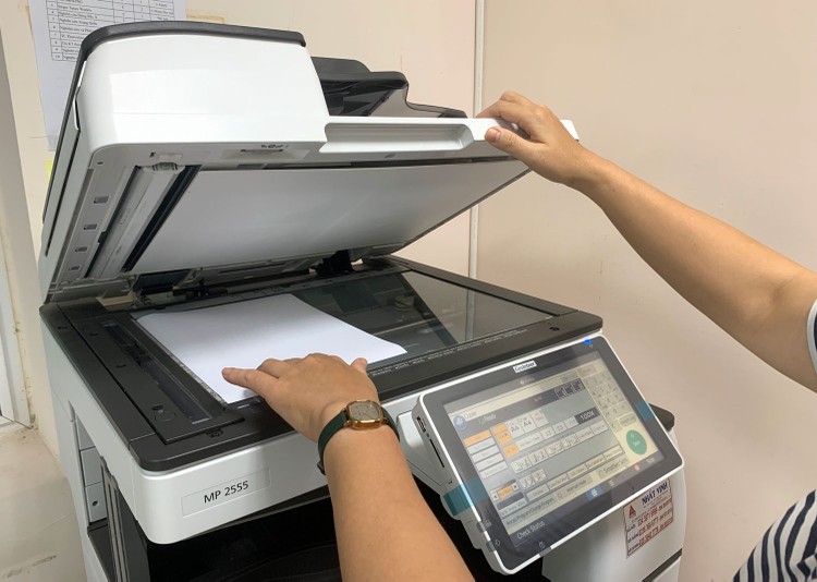 Nhà thầu phản ánh, chỉ có một số model máy photocopy của hãng Fujifilm đáp ứng yêu cầu về thông số kỹ thuật tại hồ sơ mời thầu. Ảnh minh họa: Nhã Chi