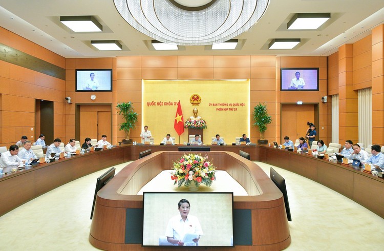 Ủy ban Thường vụ Quốc hội cho ý kiến về công tác dân nguyện tháng 7/2023. Ảnh: Lâm Hiển