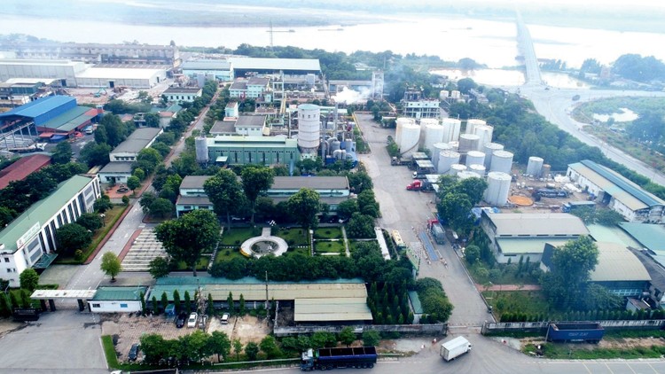 Công ty CP Hóa chất Việt Trì không ngừng cải tiến công nghệ kỹ thuật, nâng cao chất lượng sản phẩm để thích ứng với nhu cầu của thị trường
