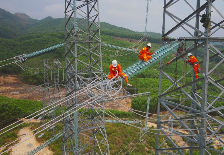 Nhiều công trình lưới điện để tăng cường nhập khẩu điện từ Lào bị chậm tiến độ. Ảnh minh họa: Hoài Tâm