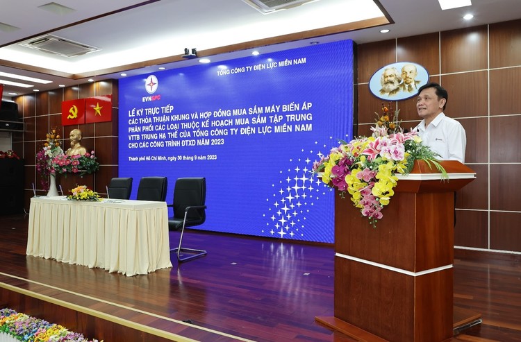 Tổng Giám đốc EVNSPC Nguyễn Phước Đức phát biểu tại lễ ký kết các thuận khung và hợp đồng mua sắm MBA phân phối cho các công trình ĐTXD năm 2023 của EVNSPC. Ảnh: EVNSPC