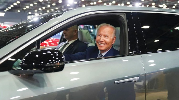 Tổng thống Mỹ Joe Biden quảng bá ô tô điện tại Triển lãm ô tô Detroit ở Mỹ vào tháng 9/2022