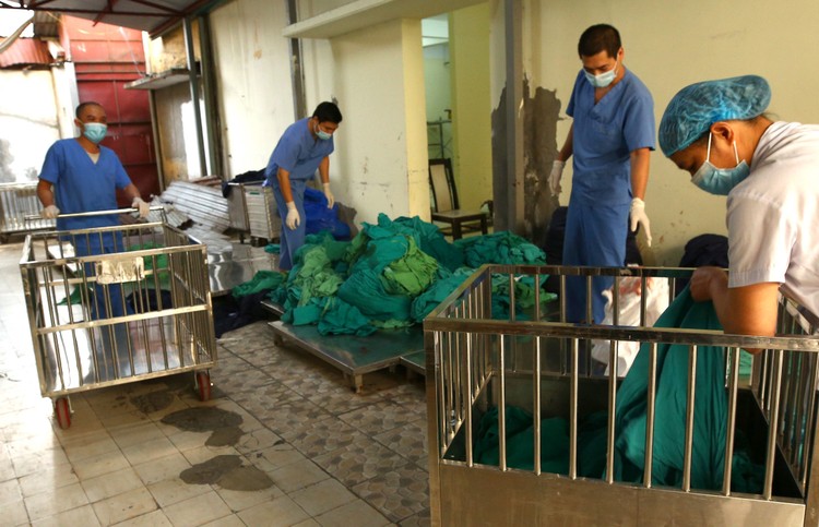 Gói thầu Dịch vụ vệ sinh tại Bệnh viện huyện Nhà Bè (TP.HCM) bị phản ánh đưa ra những yêu cầu không đúng quy định dẫn đến hạn chế cạnh tranh. Ảnh minh họa: Nhã Chi