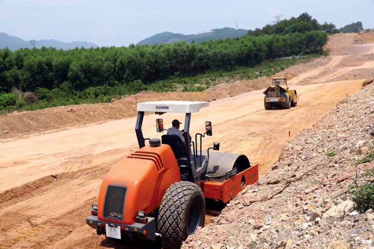 Dự án cao tốc Tuyên Quang - Hà Giang sẽ góp phần hình thành hành lang phát triển kinh tế từ vùng Đồng bằng sông Hồng tới Tuyên Quang và Hà Giang. Ảnh: Tường Lâm