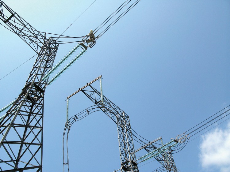 Dự án Đường dây 500kV mạch 3 từ Quảng Trạch - Phố Nối sẽ giúp truyền tải công suất các nhà máy điện tại khu vực Bắc Trung Bộ vào hệ thống điện quốc gia, giảm tải và tránh quá tải cho các đường dây 500kV hiện hữu. Ảnh: Tường Lâm