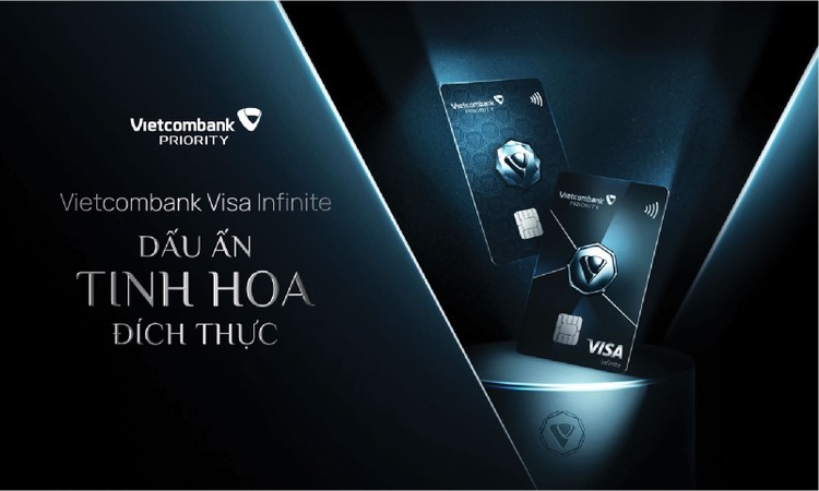 Hai thiết kế thẻ ấn tượng trên chất liệu kim loại là một trong những điểm nhấn tạo nên sự khác biệt của thẻ Vietcombank Visa Infinite
