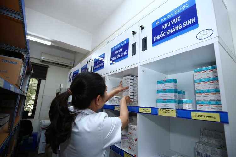 Đến nay, Quảng Nam mới hoàn thành đấu thầu gói thầu thuốc generic tập trung cấp địa phương năm 2023 và 6 tháng đầu năm 2024 nhưng vẫn chưa đủ số lượng. Ảnh minh họa: Tiên Giang