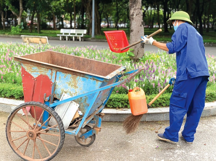 Gói thầu số 03 Duy trì vệ sinh môi trường trên địa bàn huyện Mê Linh giai đoạn 2024 - 2025 (2 năm) có giá 94,912 tỷ đồng, thu hút 2 nhà thầu tham dự. Ảnh minh họa: Tiên Giang