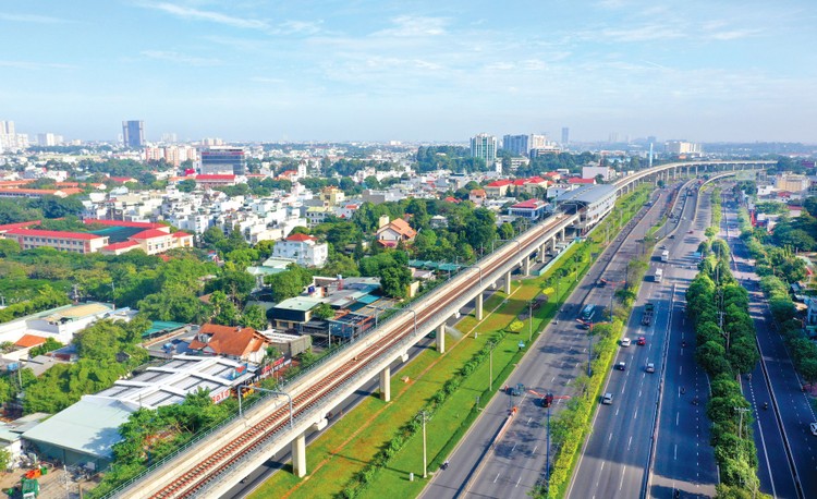 TP.HCM và Hà Nội đều chung định hướng đầu tư các tuyến đường sắt đô thị gắn với mô hình TOD. Ảnh: Lê Tiên