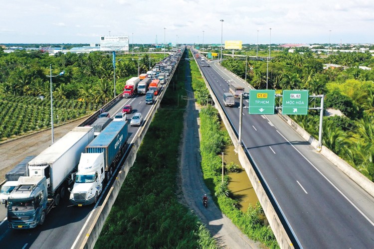 Dự án Mở rộng đường cao tốc TP.HCM - Trung Lương và Trung Lương - Mỹ Thuận dự kiến được đầu tư theo phương thức đối tác công tư (PPP). Ảnh: Chí Hùng