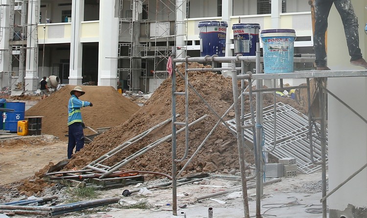 Hai gói thầu Sở Giáo dục và Đào tạo tỉnh Khánh Hòa đang mời thầu đều là công trình xây lắp dân dụng quy mô nhỏ. Ảnh minh họa: Nhã Chi