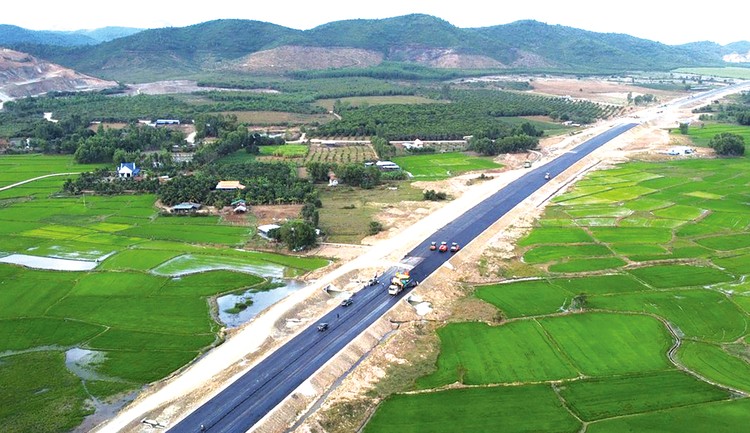 Dự án cao tốc Vân Phong - Nha Trang có tổng chiều dài tuyến 83,35 km, tổng mức đầu tư 11.808,02 tỷ đồng. Ảnh: Lữ Hồ