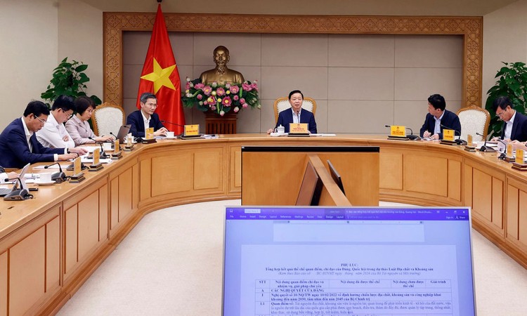 Phó Thủ tướng Trần Hồng Hà chủ trì cuộc họp rà soát, hoàn thiện Dự thảo Luật Địa chất và khoáng sản. Ảnh: Minh Khôi