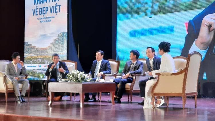 Các chuyên gia tại Chương trình "Thời điểm vàng khám phá du lịch Việt Nam”. Ảnh: Hoàng Việt