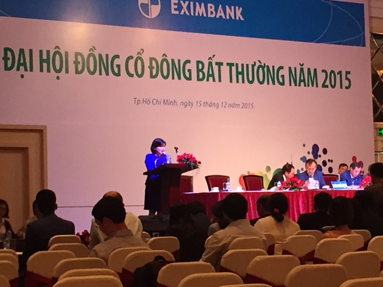 Bà Nguyễn Thị Hòa, Phó chánh thanh tra, cơ quan thanh tra NHNN phát biểu tại ĐHCĐ bất thường của Eximbank