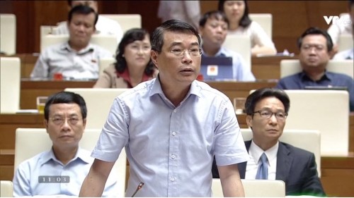 Thống đốc Lê Minh Hưng trả lời trước Quốc hội. Ảnh: Internet 