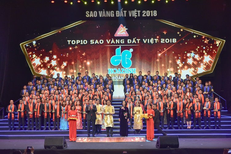 Tập đoàn Xây dựng Hòa Bình lọt Top 10 Sao Vàng Đất Việt 2018
