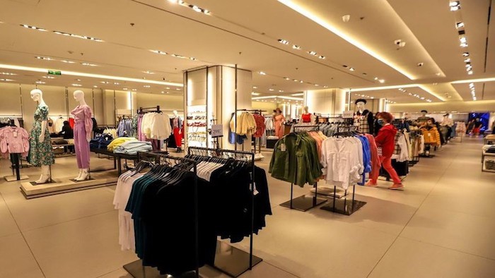 Tại các trung tâm thương mại, lưu lượng khách đến mua sắm giảm xấp xỉ 80%. Ảnh: Internet