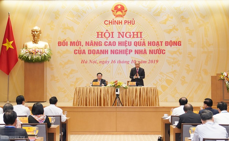 Hội nghị Hội nghị đổi mới, nâng cao hiệu quả hoạt động của DNNN dưới sự chủ trì của Thủ tướng Nguyễn Xuân Phúc (ảnh: QHCP)