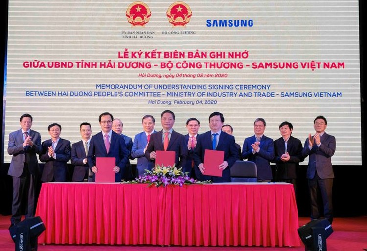 Bộ Công Thương - Samsung Việt Nam - UBND tỉnh Hải Dương ký kết hợp tác phát triển công nghiệp hỗ trợ (ảnh: MOIT)