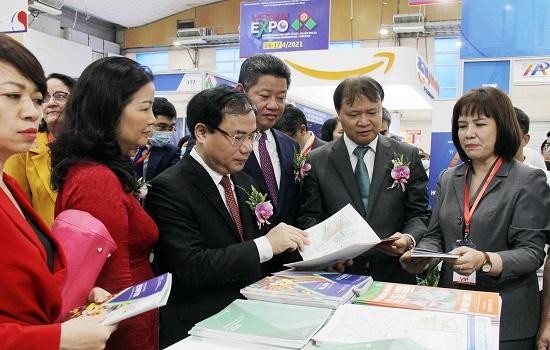 Đại diện Bộ Công Thương tham dự Hội chợ Vietnam Expo 2021 (ảnh: Moit)
