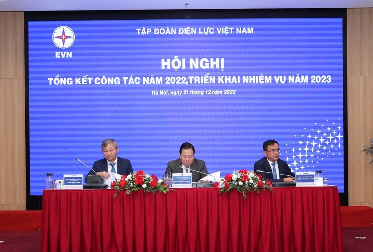 Lãnh đạo Ủy ban Quản lý vốn nhà nước tại doanh nghiệp và Lãnh đạo Tập đoàn Điện lực Việt Nam chủ trì Hội nghị Tổng kết công tác năm 2022, triển khai nhiệm vụ năm 2023 của Tập đoàn (ảnh: HH)