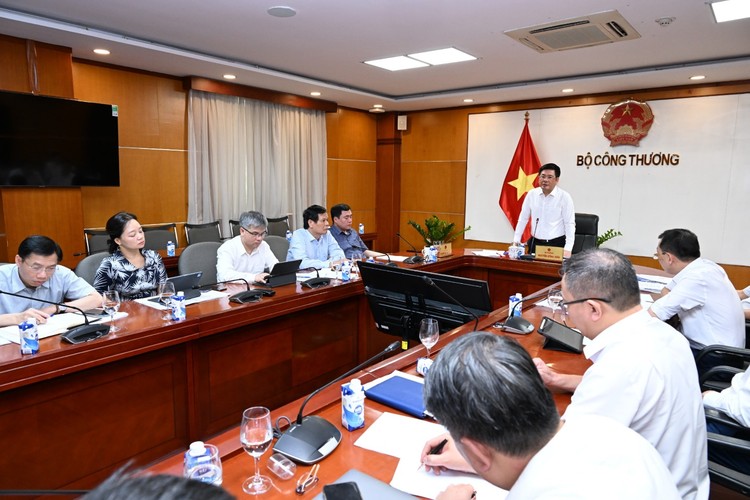 Cuộc họp về tình hình thực hiện các dự án thuộc Dự án Đường dây 500 kV mạch 3 từ Quảng Trạch - Phố Nối 
