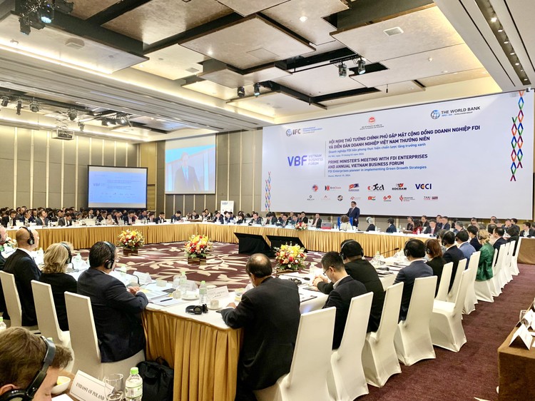 Thủ tướng Phạm Minh Chính phát biểu tại Hội nghị Thủ tướng Chính phủ gặp mặt cộng đồng doanh nghiệp FDI và Diễn đàn Doanh nghiệp Việt Nam thường niên tổ chức ngày 19/3, tại Hà Nội. Ảnh: Lê Tiên