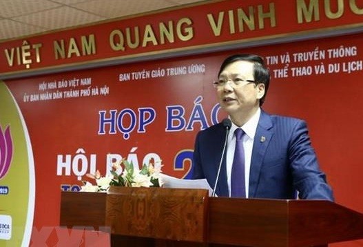 Ông Hồ Quang Lợi - Phó Chủ tịch Thường trực Hội Nhà báo Việt Nam phát biểu tại Họp báo về Hội báo toàn quốc năm 2019 